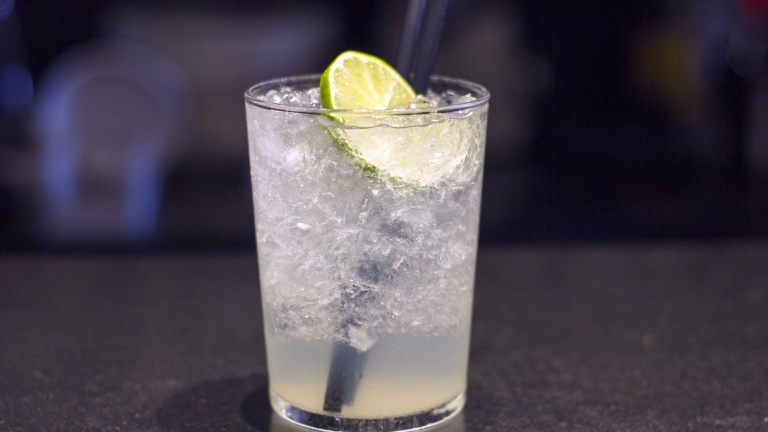 Receta de cóctel Caipiroska, cóctel con vodka, azúcar de lima, la mejor receta de cóctel