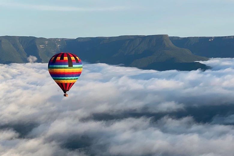 ¡Sobrevuela los paisajes más impresionantes de Brasil! Guía completa del vuelo en globo aerostático en Praia Grande - SC