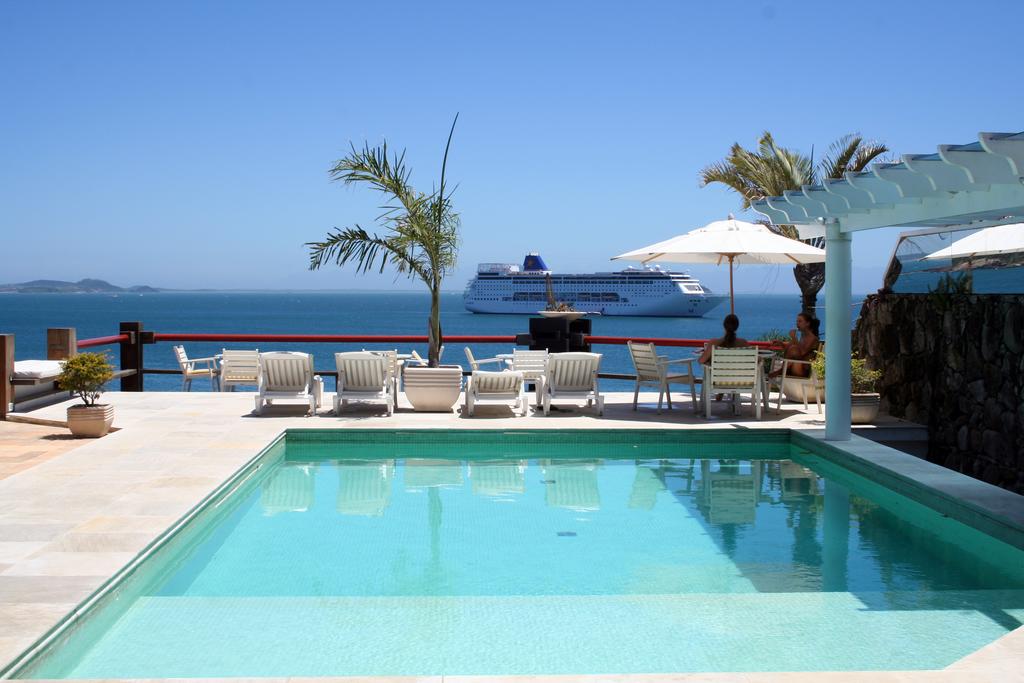 Vista al mar desde la piscina del hotel El Cazar